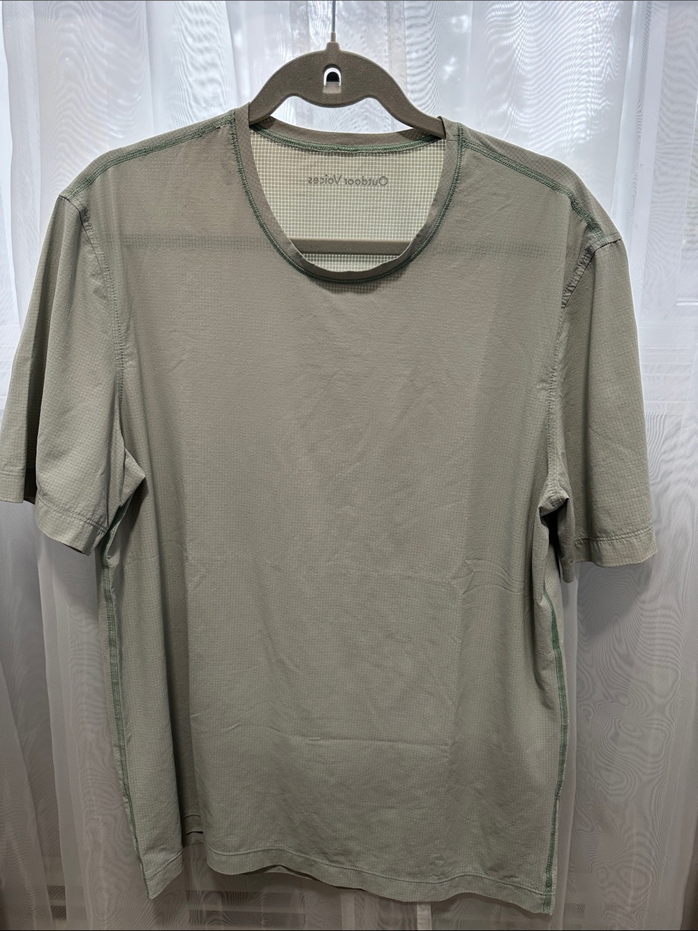 Outdoor Voices Men’s Gray Performance Activewear T-Shirt